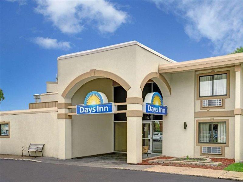 Days Inn By Wyndham Bloomington West 외부 사진