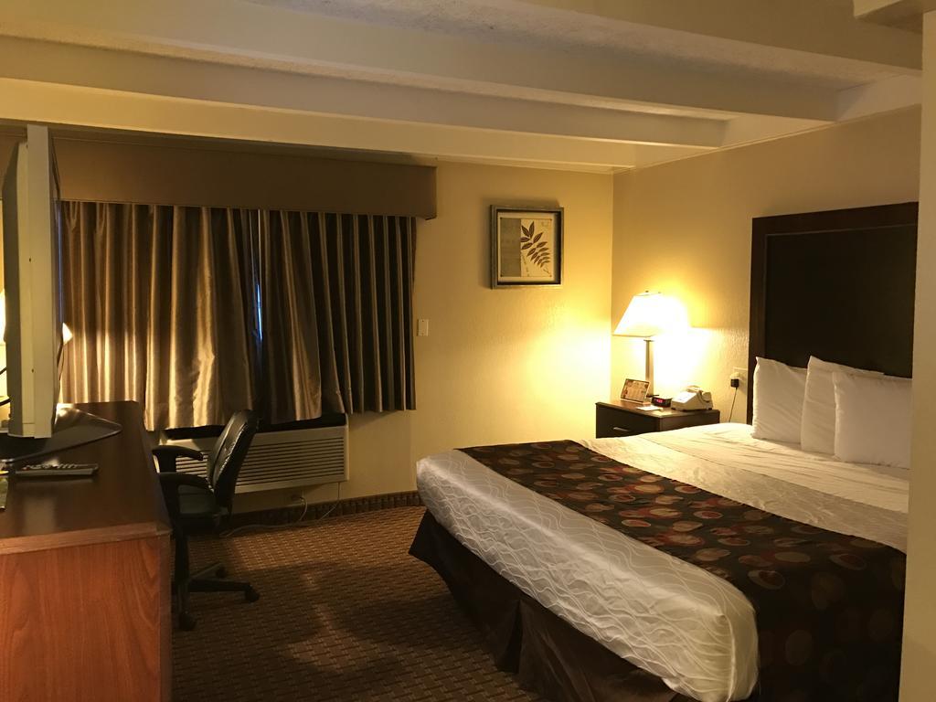 Days Inn By Wyndham Bloomington West 외부 사진