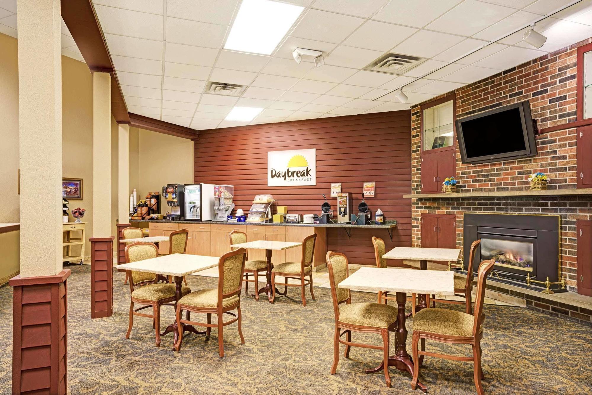 Days Inn By Wyndham Bloomington West 외부 사진
