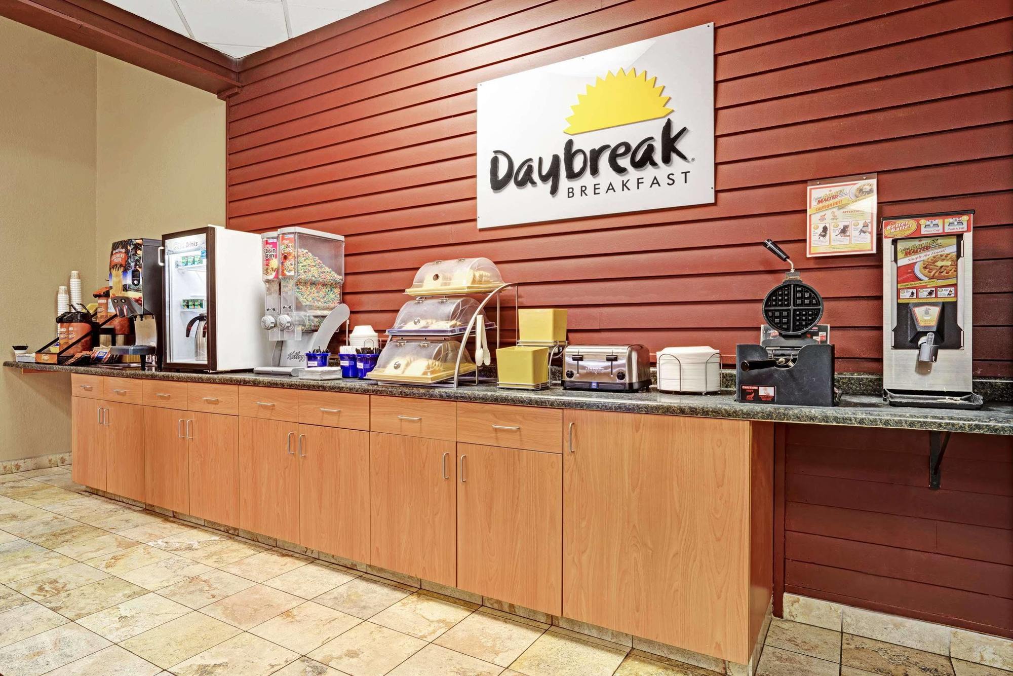 Days Inn By Wyndham Bloomington West 외부 사진