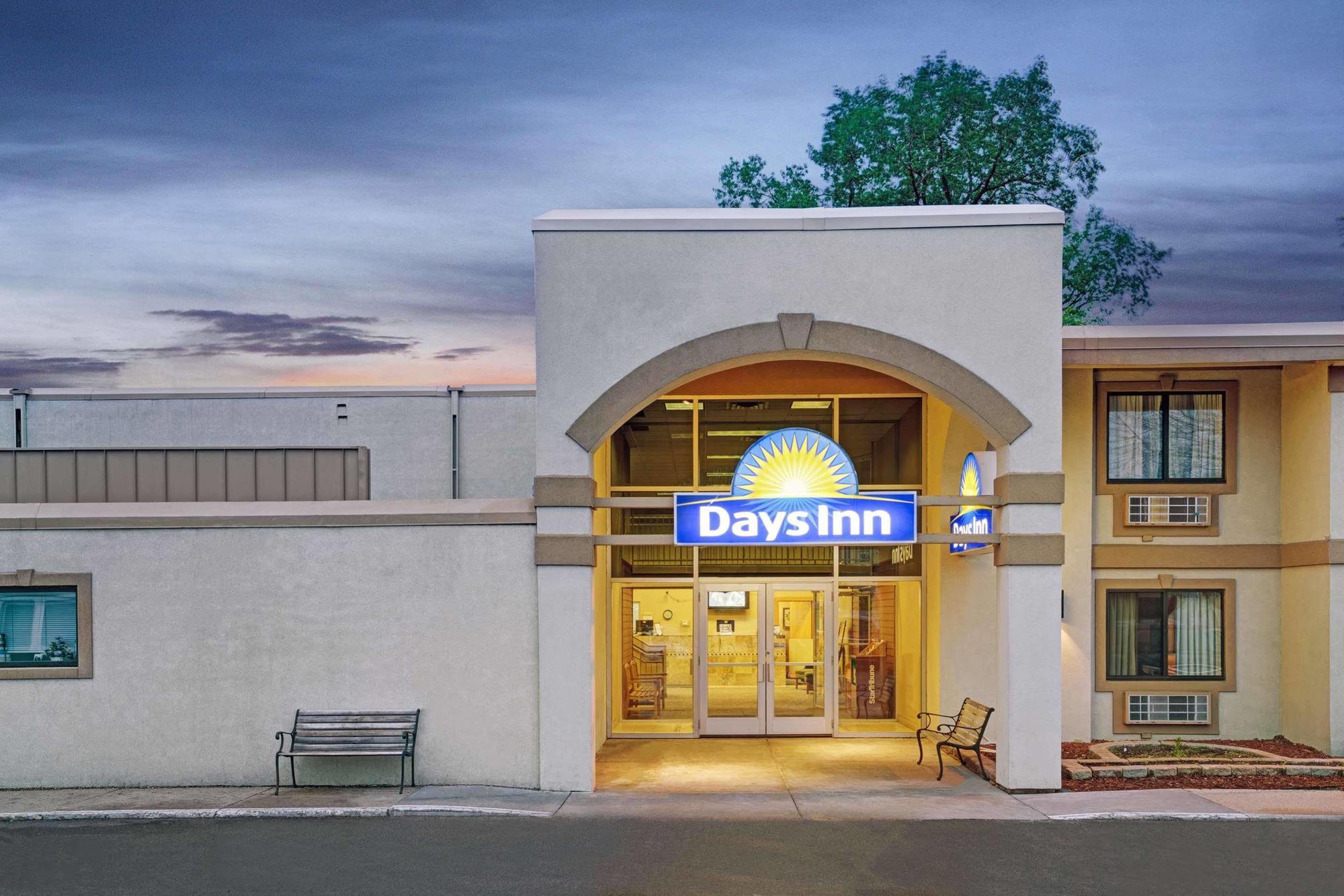 Days Inn By Wyndham Bloomington West 외부 사진
